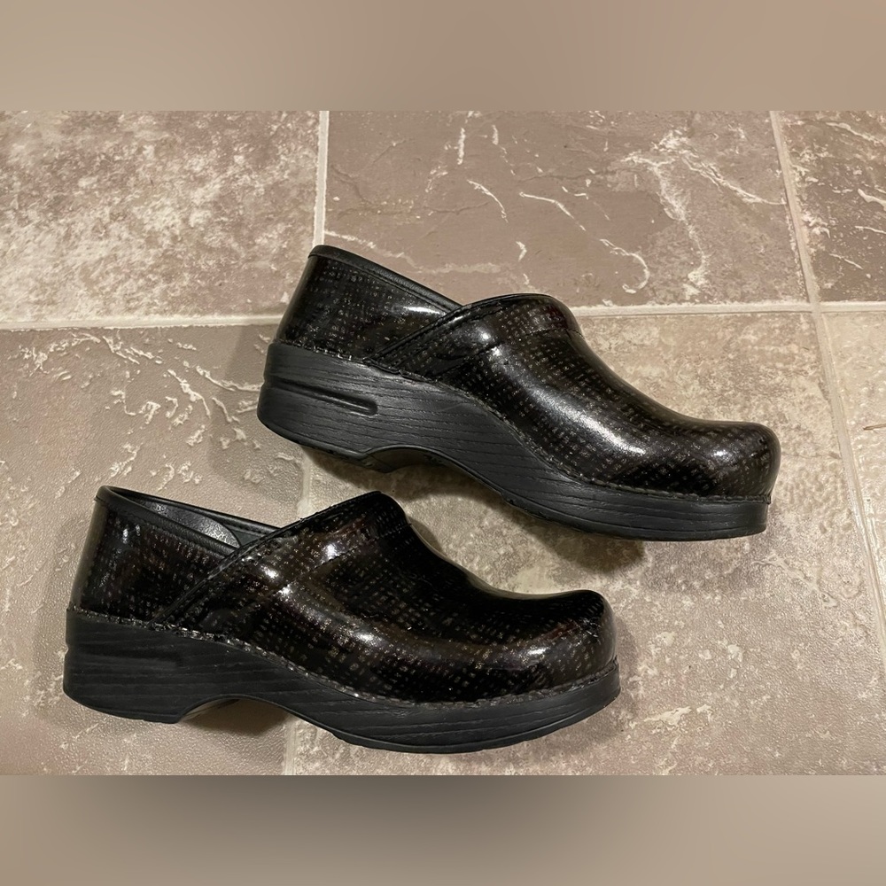 Dansko XP Metallic Striped Professional Clogs - Womens Size 39 (US Size 8.5-9)
